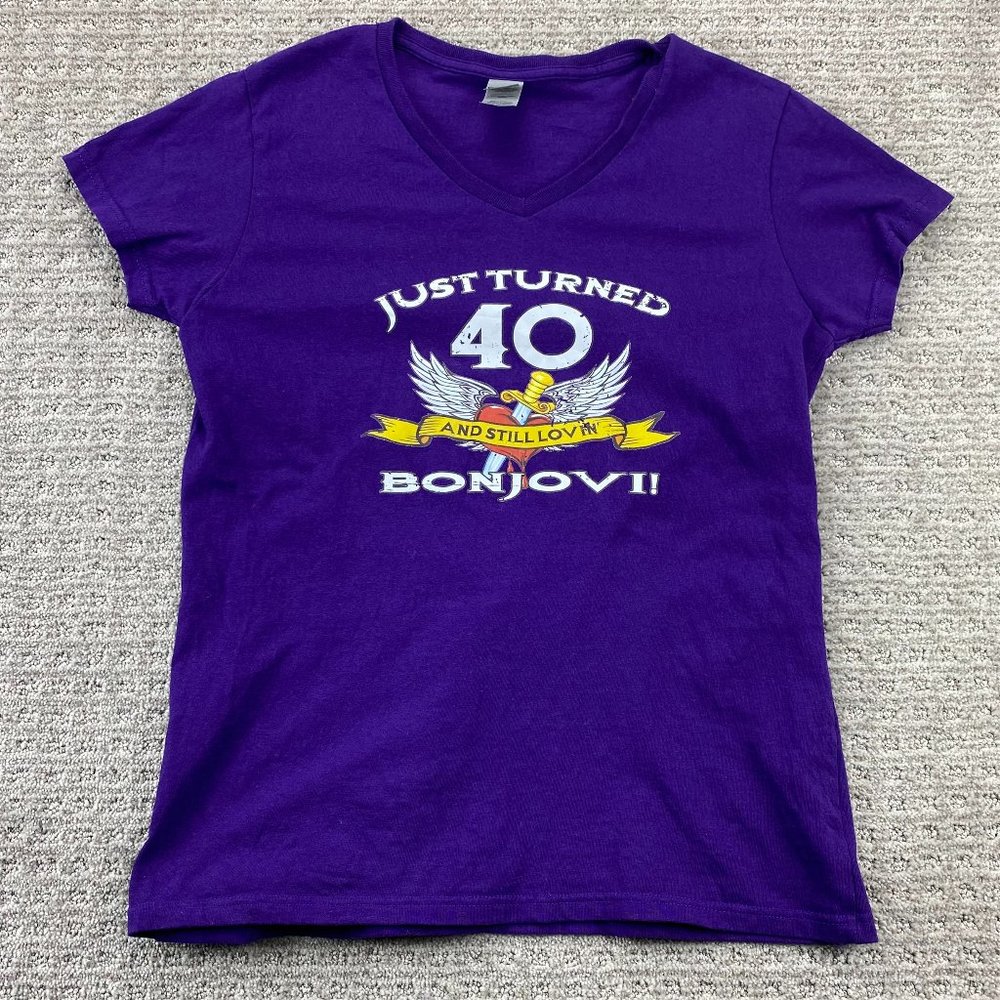Gildan Shirt Women Medium M Purple Just Turned 40 And Still Lovin' Bon Jovi Tee